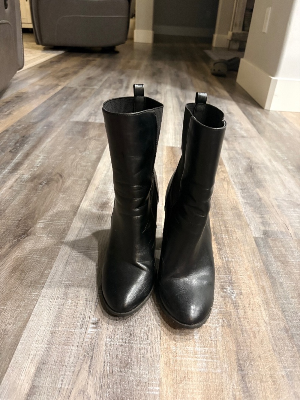 Women's Black Chelsea Ankle Boots Block Heel Vegan Leather Size 8.5